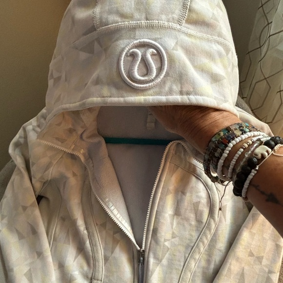 Lululemon scuba size 10 - Picture 2 of 6